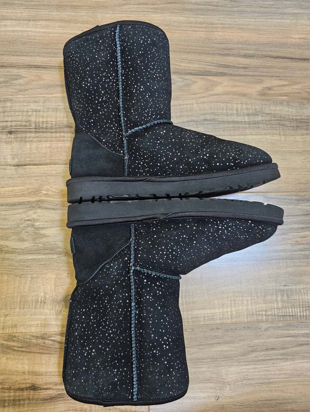 UGG Classic Short Metallic Spots - Picture 7 of 13